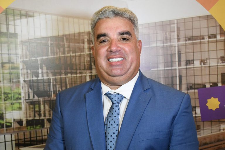 Vereador Guga Pet passa mal na Câmara de João Pessoa e é socorrido