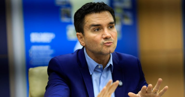 Ministro do Turismo diz que sua demissão serve para Lula ter governabilidade no Congresso