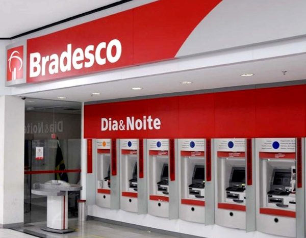 Bradesco é multado em R$ 50 mil por retirar dinheiro de cliente sem justificativa