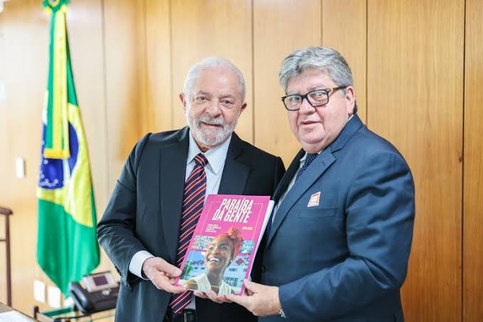 Lula dá sinal verde e impulsiona pré-candidatura de João Azevêdo ao Senado
