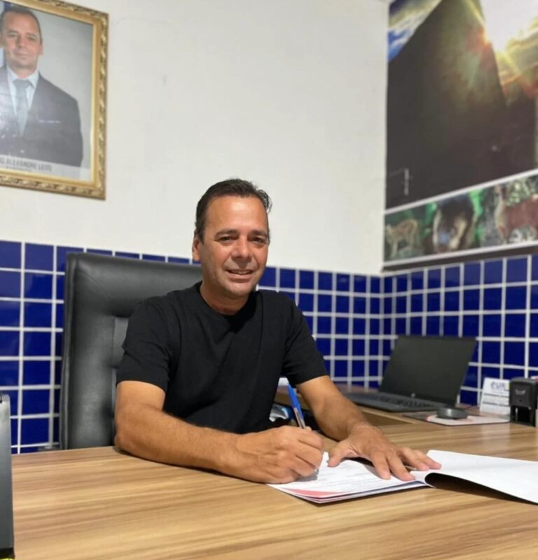 Prefeito Márcio Leite encerra 2025 com anúncio de importantes convênios para São João do Tigre