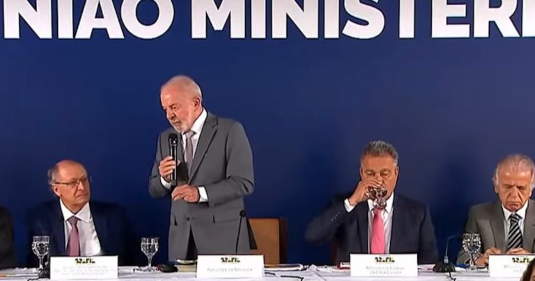 Última reunião do ano de Lula com equipe tem churrasco, demissão de ministro e tom de campanha
