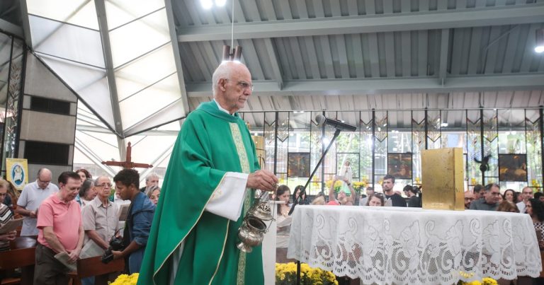 Afastamento de Júlio Lancellotti das redes é criticado em 1 milhão de posts no X