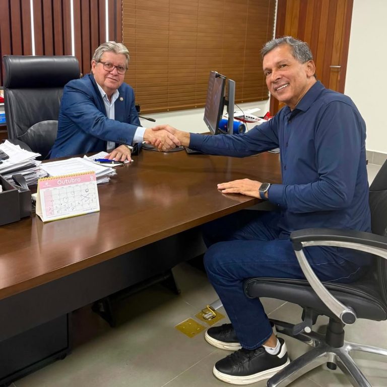 João Azevêdo confirma conversa com Ricardo Barbosa e sinaliza definição de candidatura em Cabedelo pela base aliada