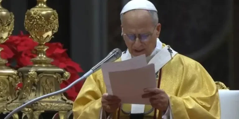 Negar ajuda aos pobres é rejeitar Deus, diz papa Leão XIV, na Missa do Galo