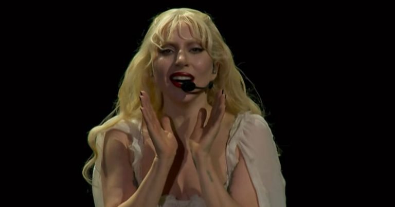 Lady Gaga estreia filme-concerto de ‘Harlequin’ na véspera de Natal