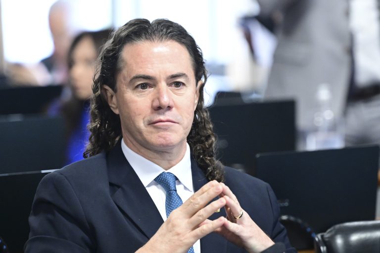 “Encaminhamento excrescente”: Veneziano ataca decisão da Câmara e diz que Senado vai rever PL da dosimetria