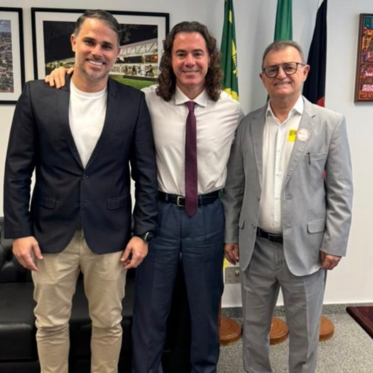 Prefeito Felício Queiroz e secretário Fernando Queiroz se reúnem com senador Veneziano e apresentam novas demandas para São José dos Cordeiros