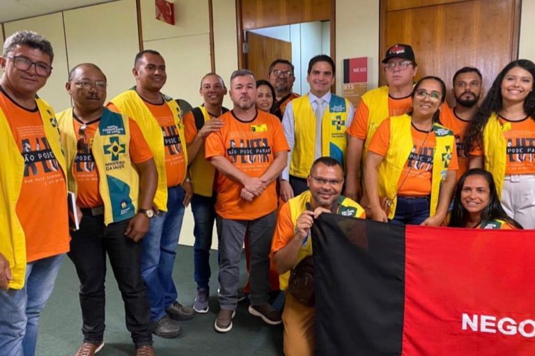 Murilo Galdino garante assinaturas para urgência de projeto que beneficia agentes de saúde e de endemias