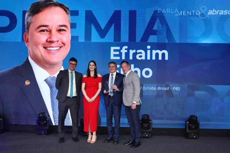Efraim recebe “Prêmio Valoriza Parlamento” e reafirma compromisso com o setor produtivo