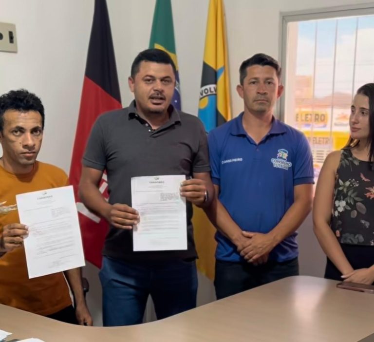 Vídeo: prefeito Nerivan Gari sanciona lei de valorização salarial dos conselheiros tutelares em Caraúbas