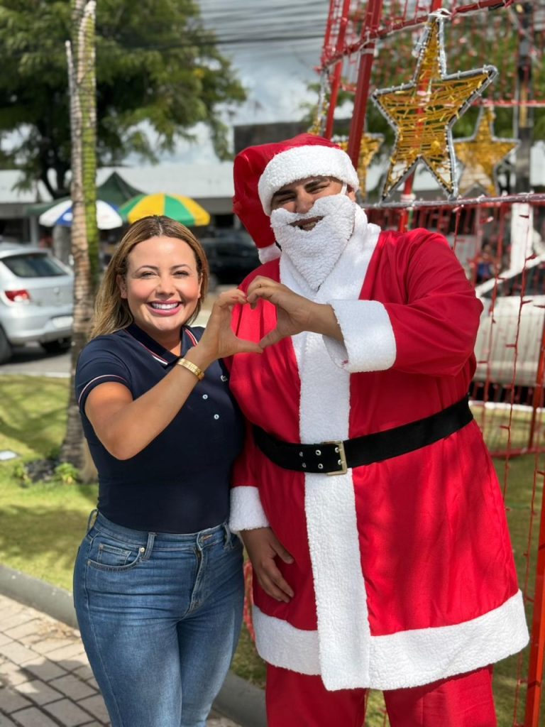 Tacyana Leitão anuncia chegada do Papai Noel em Bayeux