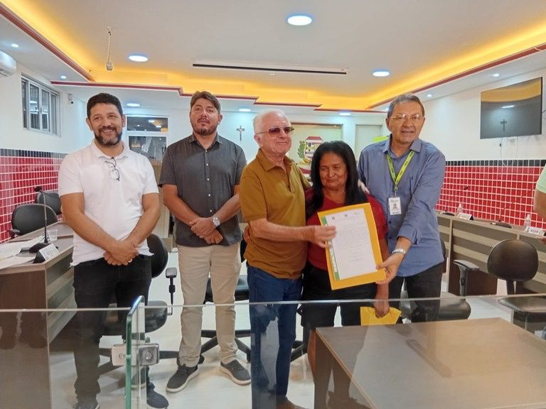 Entrega das escrituras de posse em Solânea marca novo ciclo para agricultores, avalia deputado Tião Gomes