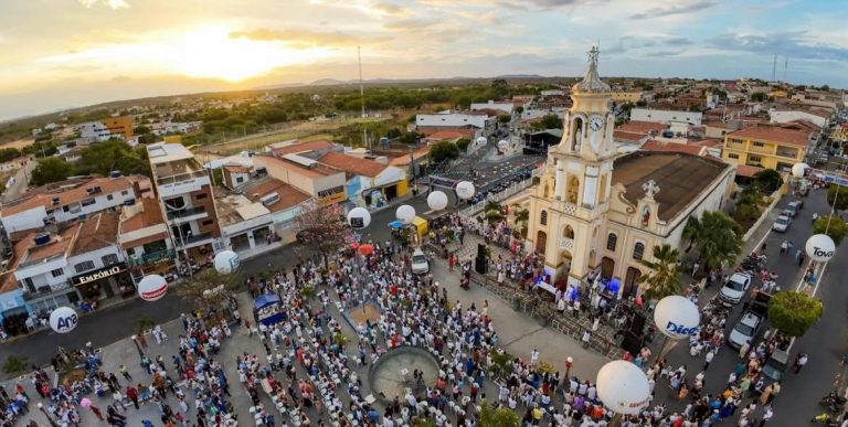 Encerramento da Festa de Nossa Senhora da Conceição leva fiéis às ruas de Serra Branca e Sumé