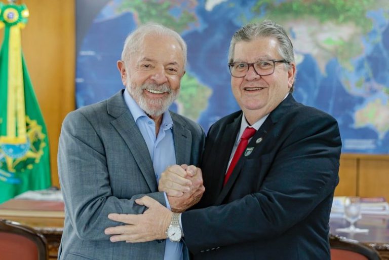 João convida Lula para agenda em João Pessoa em janeiro