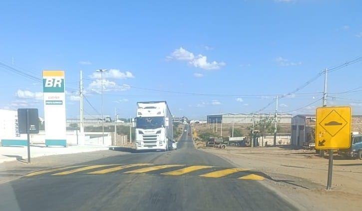 DNIT realiza pintura de quebra-molas na BR-412 após reclamações de falta de sinalização em Monteiro