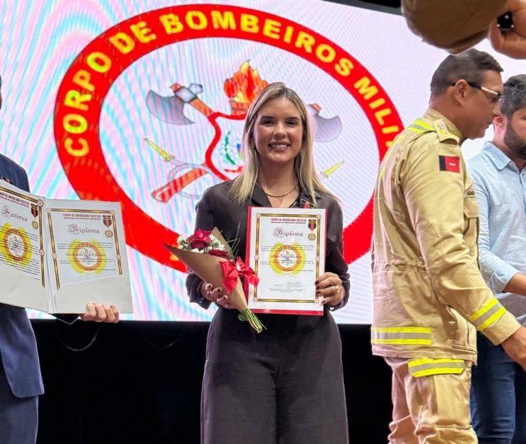 Prefeita de Juazeirinho é homenageada pelo Corpo de Bombeiros Militar da Paraíba