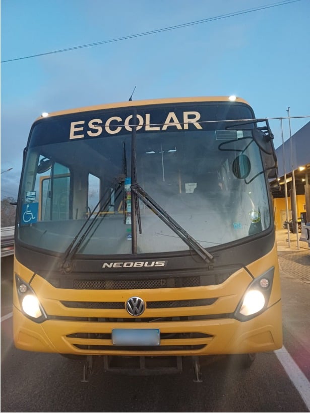 PRF flagra motorista de transporte escolar exercendo profissão de forma irregular em CG