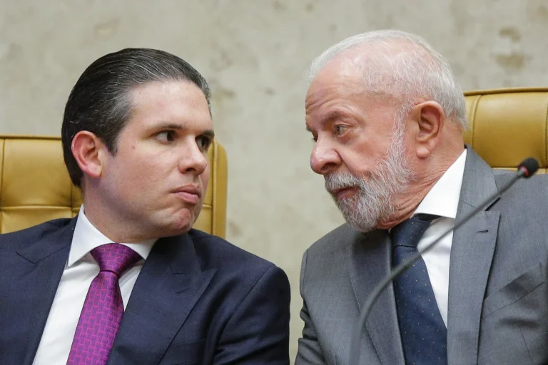 Deu na Folha de S. Paulo: PT e Hugo Motta vivem momento de tensão e aliança na Paraíba vira ponto de atenção