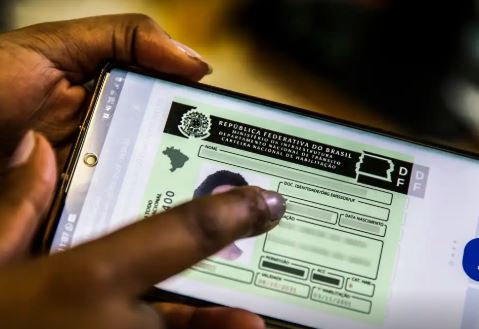 Exame toxicológico volta a ser exigido para tirar CNH nas categorias A e B