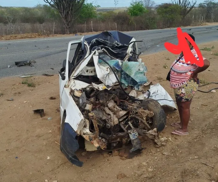 Grave acidente entre Soledade e São Vicente do Seridó envolve um caçambão carregado de minério e um automóvel