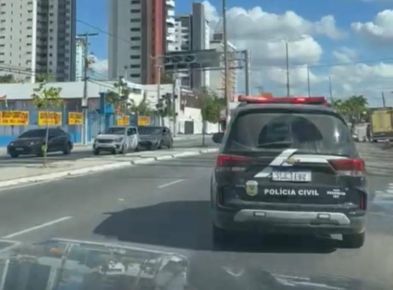 Empresário é preso ao tentar comprar arma de fogo com documento falso, em Campina Grande