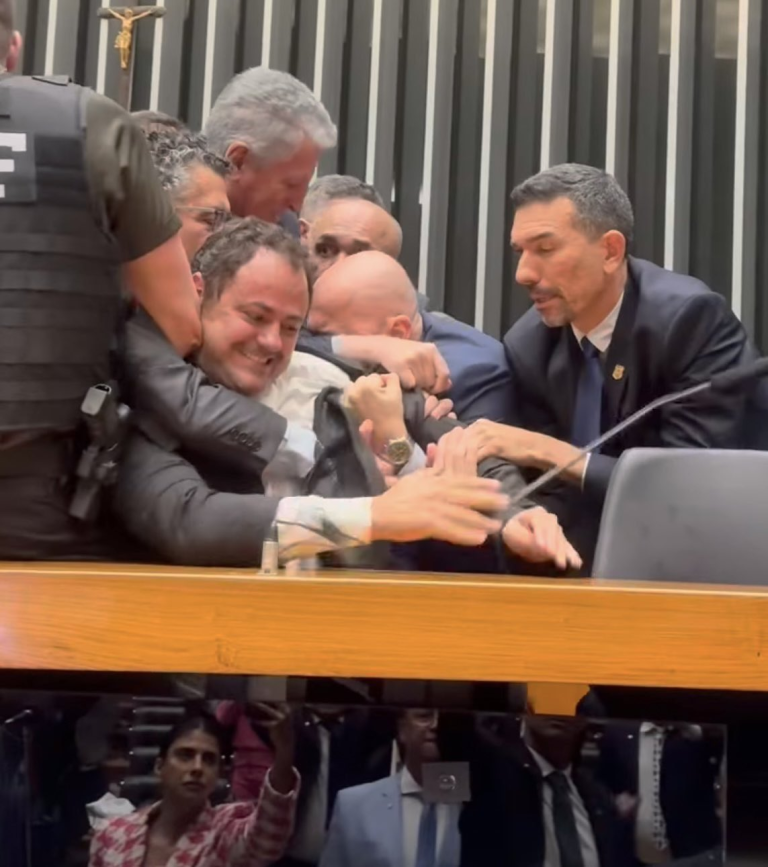 Motta reage a protesto de Glauber Braga e defende ordem institucional: “Deputado pode muito, mas não pode tudo”