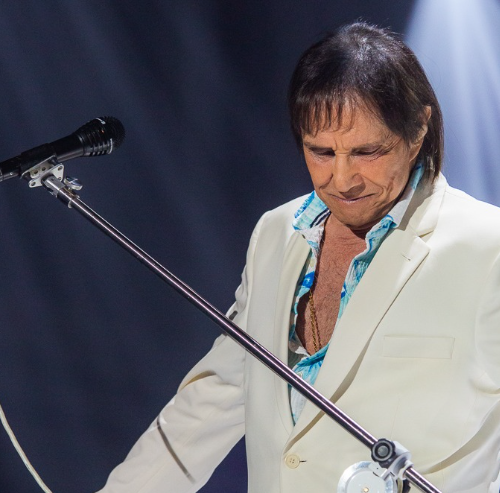 Roberto Carlos sofre acidente durante gravações do especial da TV Globo