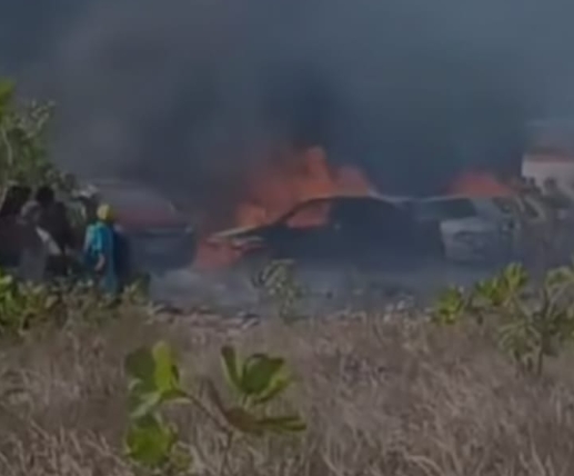 Incêndio deixa cerca de dez carros queimados durante procissão no Litoral Norte da Paraíba