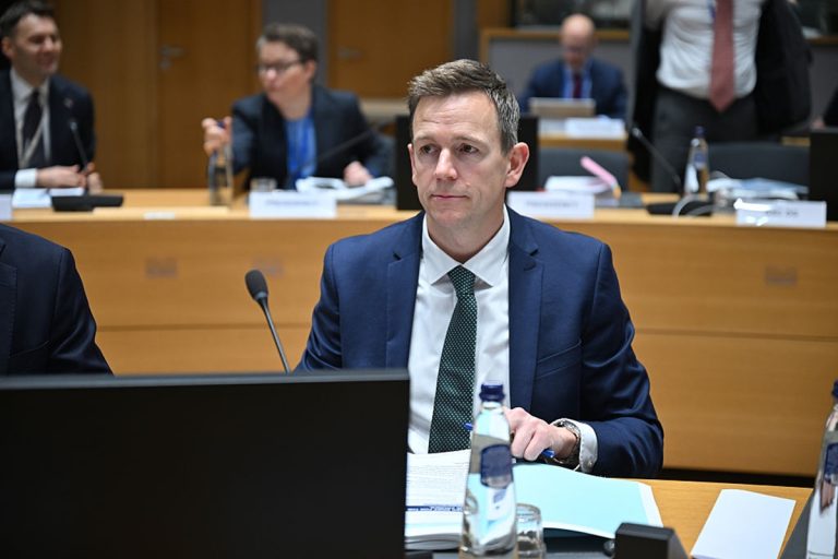 Dinamarca quer proibir uso de burca em escolas e universidades em 2026