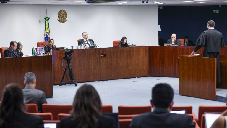 STF retoma julgamento do núcleo 2 da trama golpista
