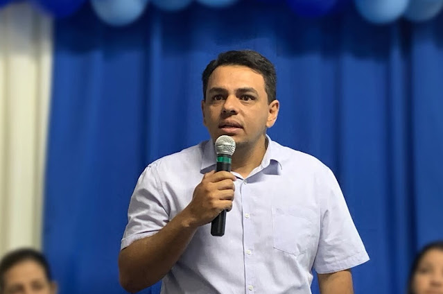 Prefeito Tarcio Gabriel anuncia rompimento político com ex-prefeito em reunião de equipe
