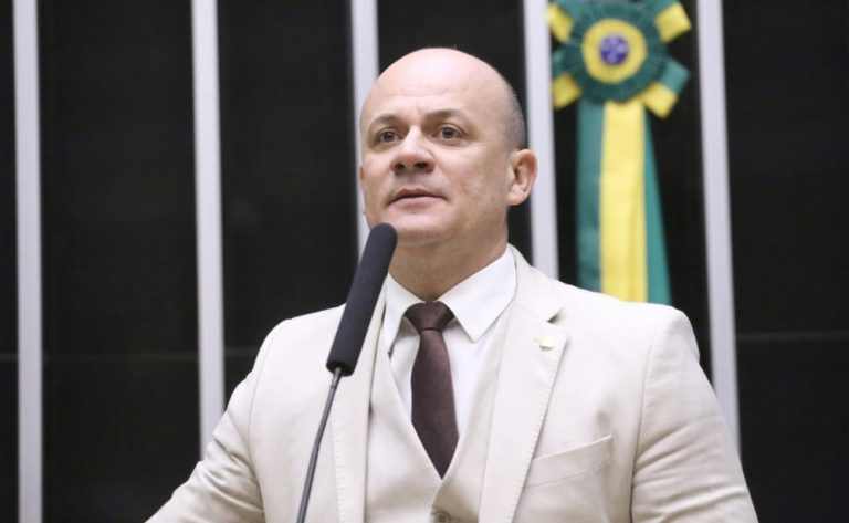 Alexandre de Moraes autoriza visita de Cabo Gilberto a Bolsonaro