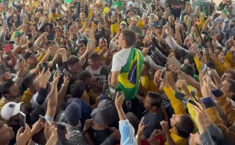 Nikolas convoca multidão para ato pró Bolsonaro em Brasília: “vamos acordar o Brasil”