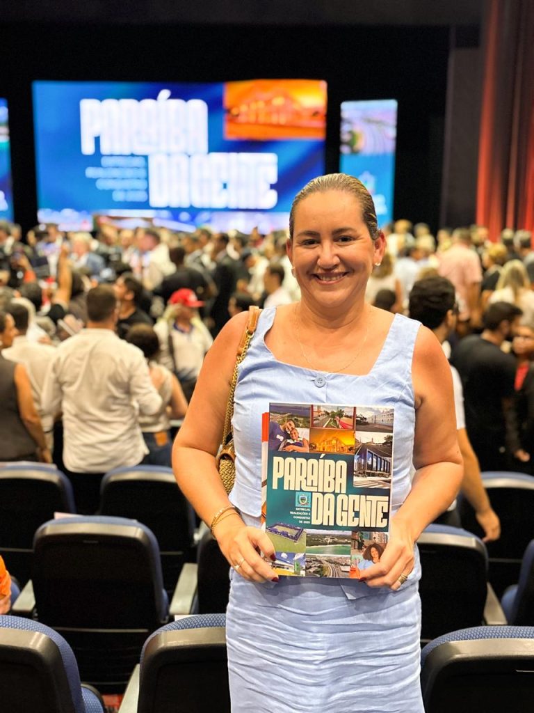 Prefeita Ana Paula participa de lançamento de revista com ações do Governo do Estado e reforça compromisso com o desenvolvimento da Paraíba e de Monteiro