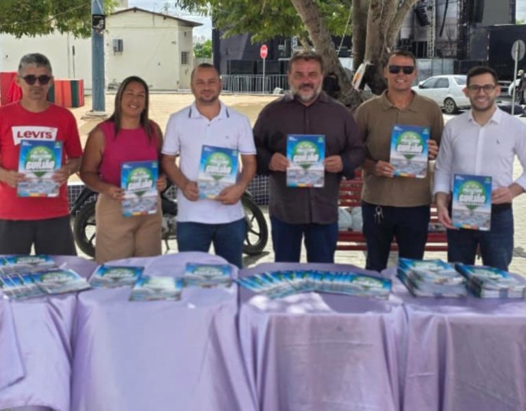 Prefeito Zé Elias destaca avanços de Gurjão e lança revista institucional durante solenidade de Emancipação Política