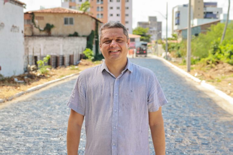 Prefeito Edvaldo Neto inicia obras de asfaltamento do binário de Camboinha, em Cabedelo