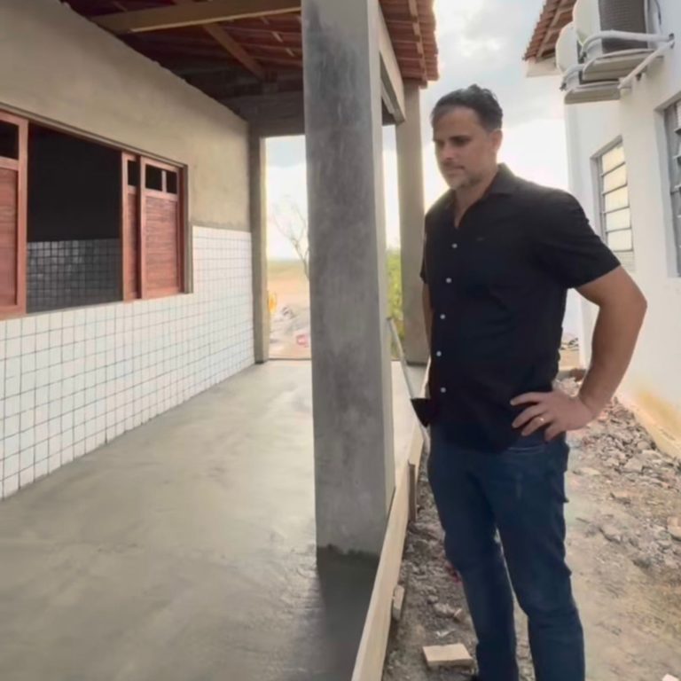 Prefeito Felício Queiroz acompanha reforma e ampliação de escola em São José dos Cordeiros