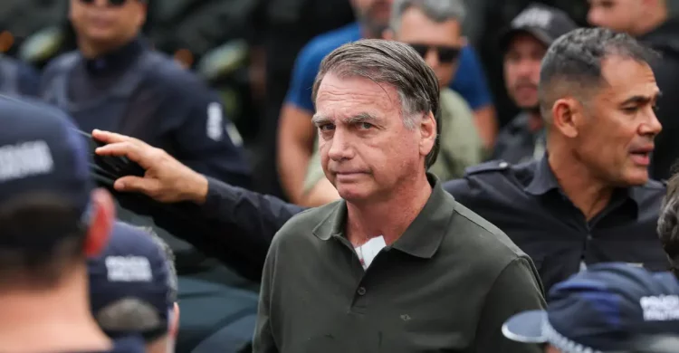Moraes determina transferência de Bolsonaro da Superintendência da Polícia Federal para a Papudinha