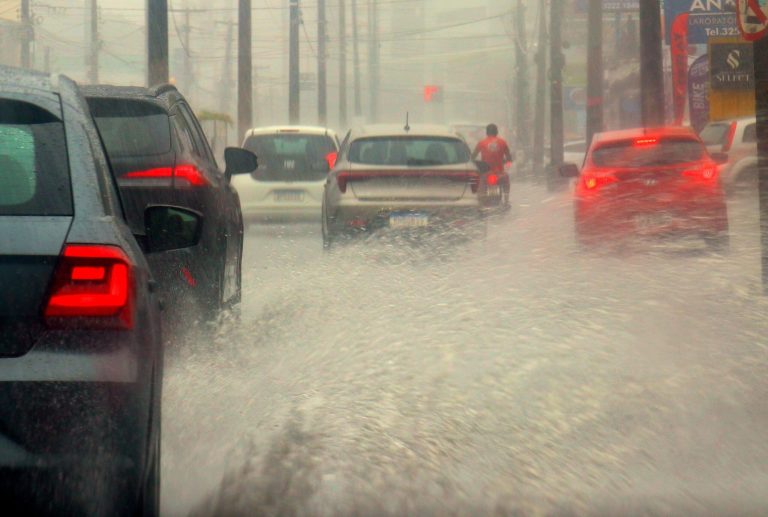Inmet emite alerta de chuvas intensas e ventos fortes para toda a Paraíba nesta segunda-feira