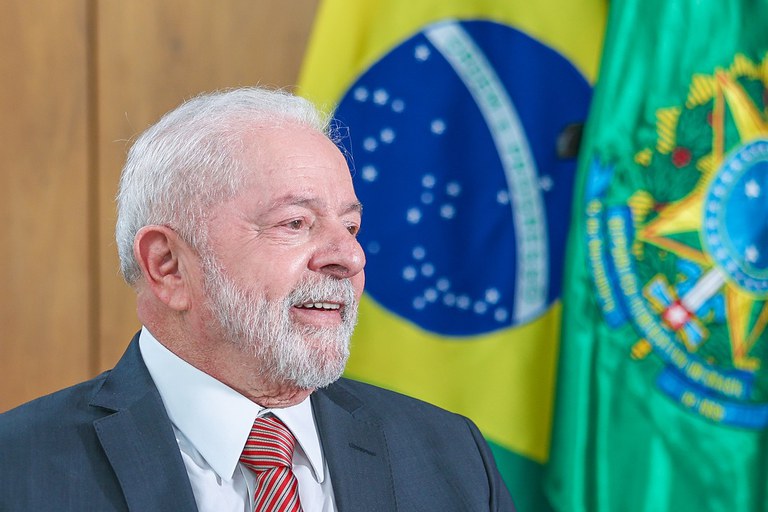 Presidente Lula passará por cirurgia no olho nesta sexta
