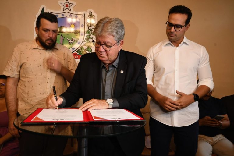 João Azevêdo destaca aporte de R$ 2,5 milhões no Carnaval de João Pessoa e ressalta salto histórico nos investimentos em cultura