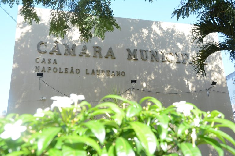 Interrupções de água em João Pessoa: oposição quer audiência pública; base de Cícero articula CPI