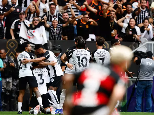 Corinthians bate o Flamengo com golaço de Yuri Alberto e conquista o bi da Supercopa