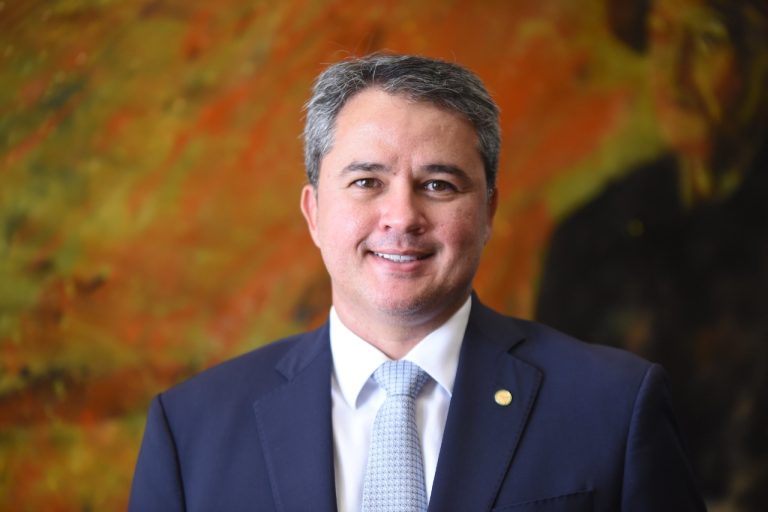 Questionado sobre Nabor, Efraim diz que foco é votar em senador da própria chapa