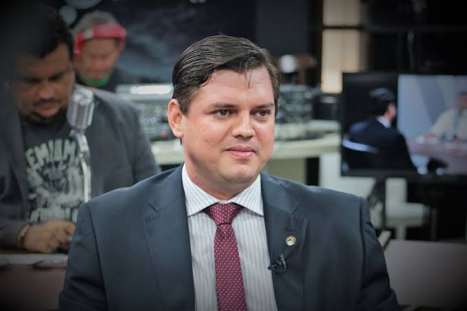 Bastidores: consenso na Assembleia impulsiona nome de Taciano Diniz ao Tribunal de Contas