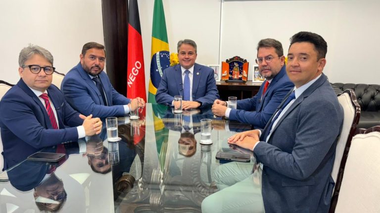 Efraim Filho entra na coordenação da pré-campanha de Wallber Virgolino em Cabedelo