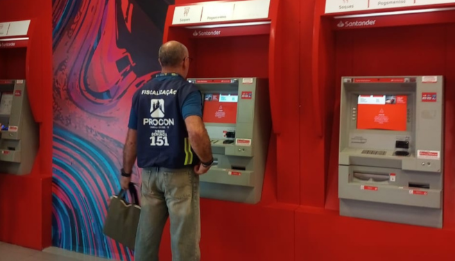 Procon de CG aplica R$ 750 mil em multas a seis bancos por práticas abusivas