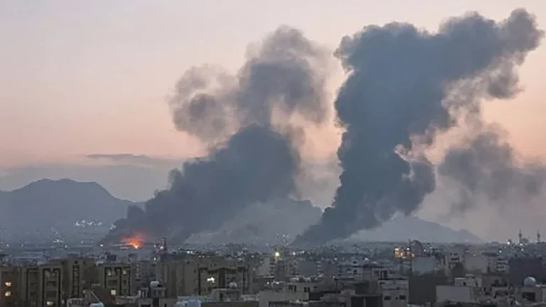 Israel aumenta ofensiva em Teerã e Irã ameaça instalações de energia do Golfo