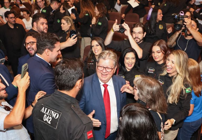 João Azevêdo nomeia mais 350 aprovados da terceira turma do concurso da Polícia Civil